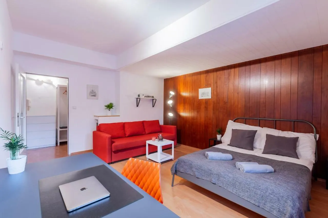 Spacious Apartment. 10 Min To The City Center Viena