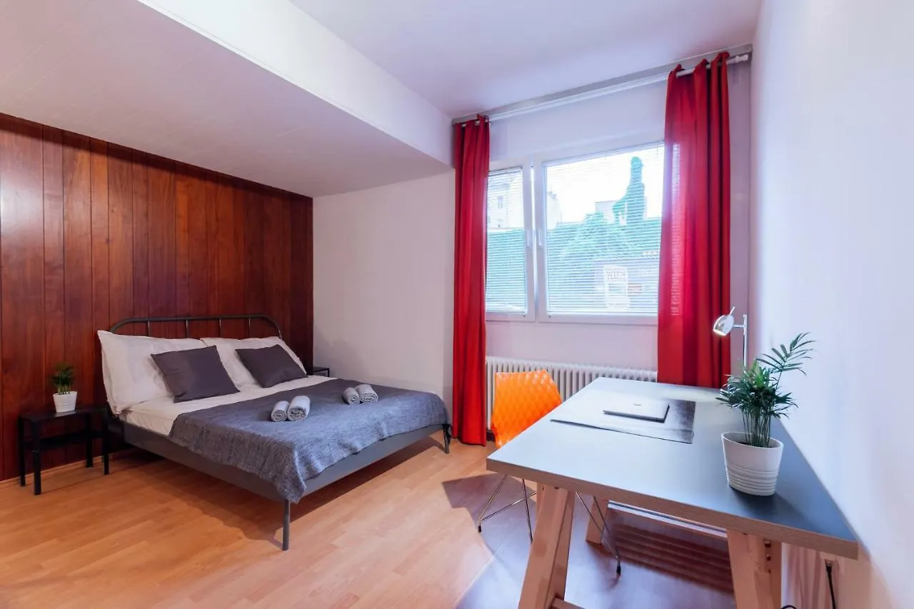 Spacious Apartment. 10 Min To The City Center Viena Áustria